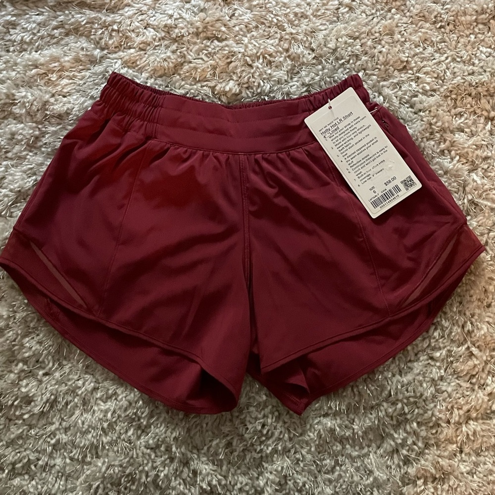 Lululemon Hotty Hot LR Short 4” lined